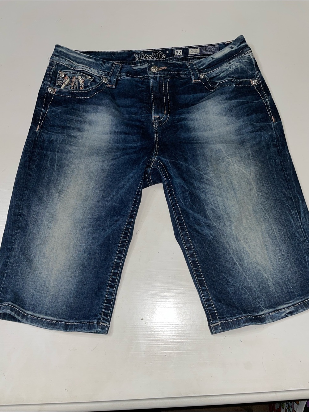 Miss Me curvy Bermuda mid rise size 32